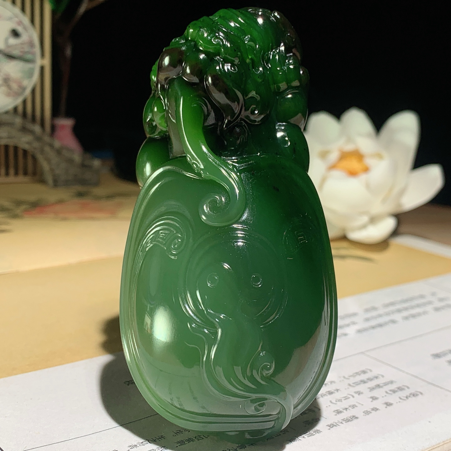 收藏级！和田玉七号矿红皮料阳绿俄罗斯碧玉富贵长寿龙龟把件！尺寸87/43/30重174.5克 玉质细腻油润 底色纯净 脂粉好，品质好。lt260916