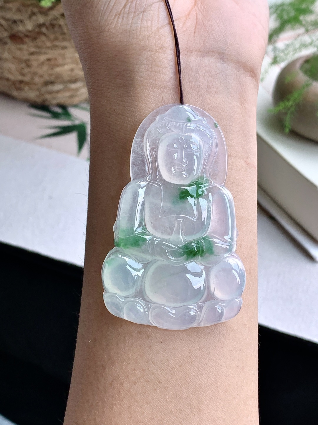【裸石】️冰飘绿花正装观音牌大观音吊坠 【说明】缅甸 性比高 飘花 【尺寸】64.2-41.5-5.8 【重量】26克