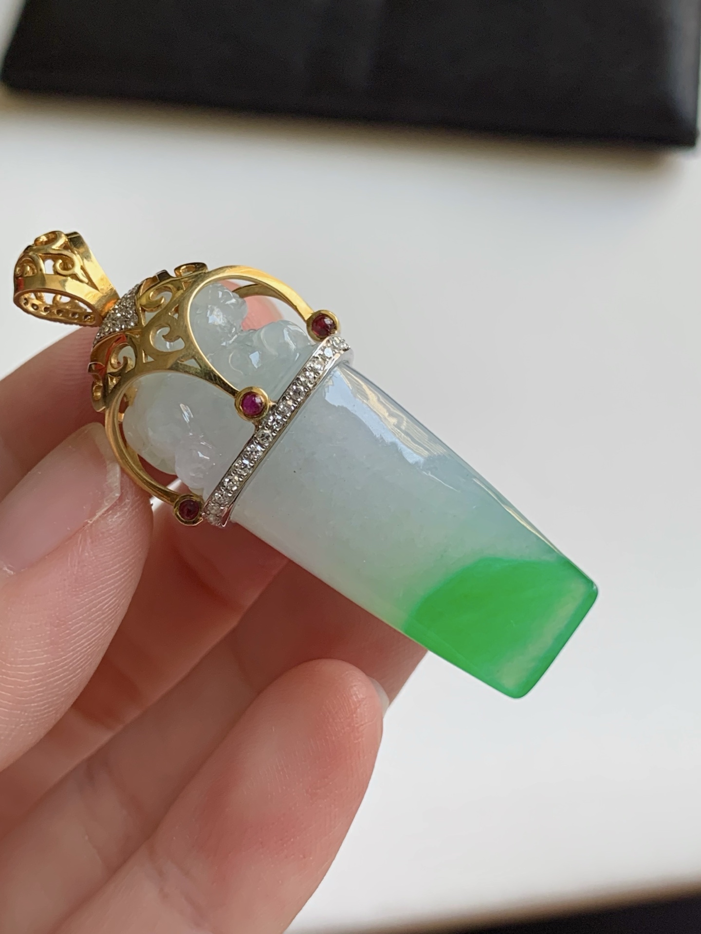 ️ 【18k金镶嵌麒麟手牌吊坠】飘花灵动，种老细腻形体佳 尺寸：成品：47.1*18.1*15.6，裸石：37.4*13.5*11.3,a49916