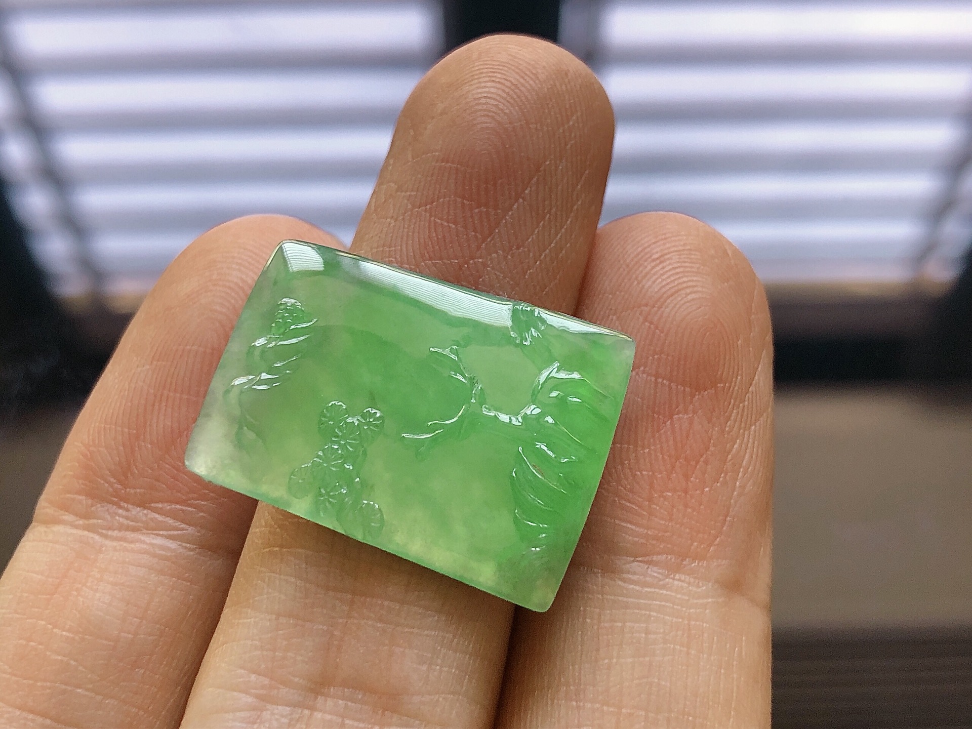 ️ 冰种阳绿【一路平安】 色泽艳阳，通透水润，玉质细腻，夺目迷人，镶嵌效果，品相，无裂，尺寸23.