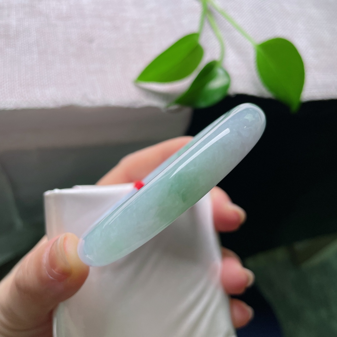 55/11.4/8.7，飘花正圈，晶体纹，紫为春，绿为彩，淡紫底色衬鲜翠，种水柔和，上手温婉灵动。ss58846a