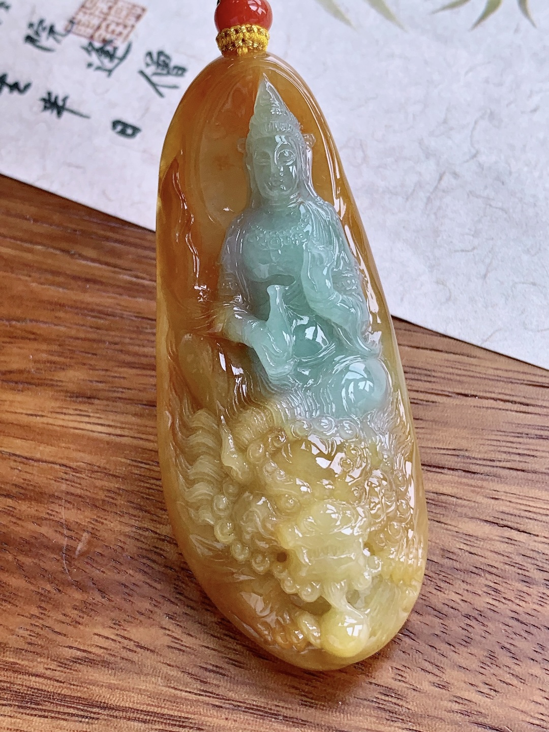 【裸石】冰黄翡御龙观音牌吊坠 【说明】缅甸 性比高 超厚 手把件 鸡油黄 【尺寸】76.4-31.7-17 【重量】60.8克