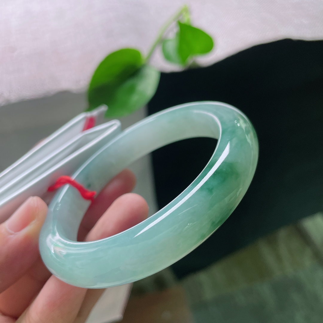 57.3/12/9，飘花正圈，是前大自然随手画下的一笔水墨，不争不抢，却最是动人。无裂，ss59137a