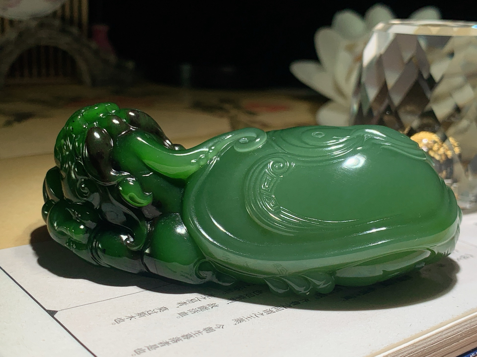 收藏级！和田玉七号矿红皮料阳绿俄罗斯碧玉富贵长寿龙龟把件！尺寸87/43/30重174.5克 玉质细腻油润 底色纯净 脂粉好，品质好。lt260916
