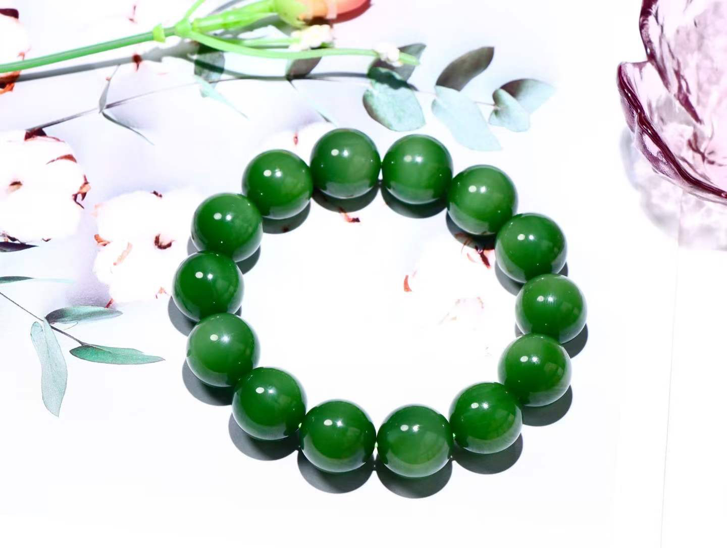 【珠圆玉润】

精品️和田玉碧玉冰底猫眼手串  菠菜绿 玉质温润细腻  整串打磨圆润，带阳绿。佩戴