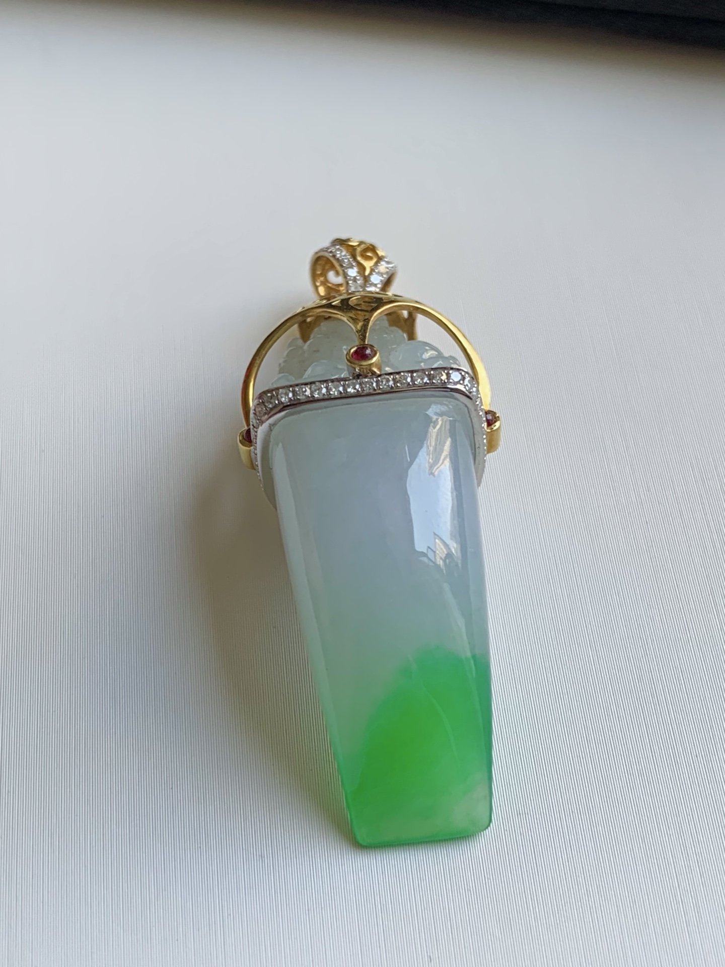 ️ 【18k金镶嵌麒麟手牌吊坠】飘花灵动，种老细腻形体佳 尺寸：成品：47.1*18.1*15.6，裸石：37.4*13.5*11.3,a49916
