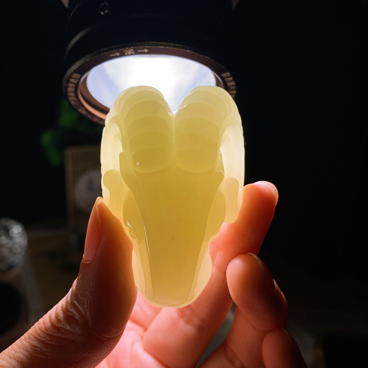 新疆若羌黄口料领头羊挂件！尺寸55/37/27重70克 玉质细腻油润。手推出油。佩戴高端典雅。lt260914