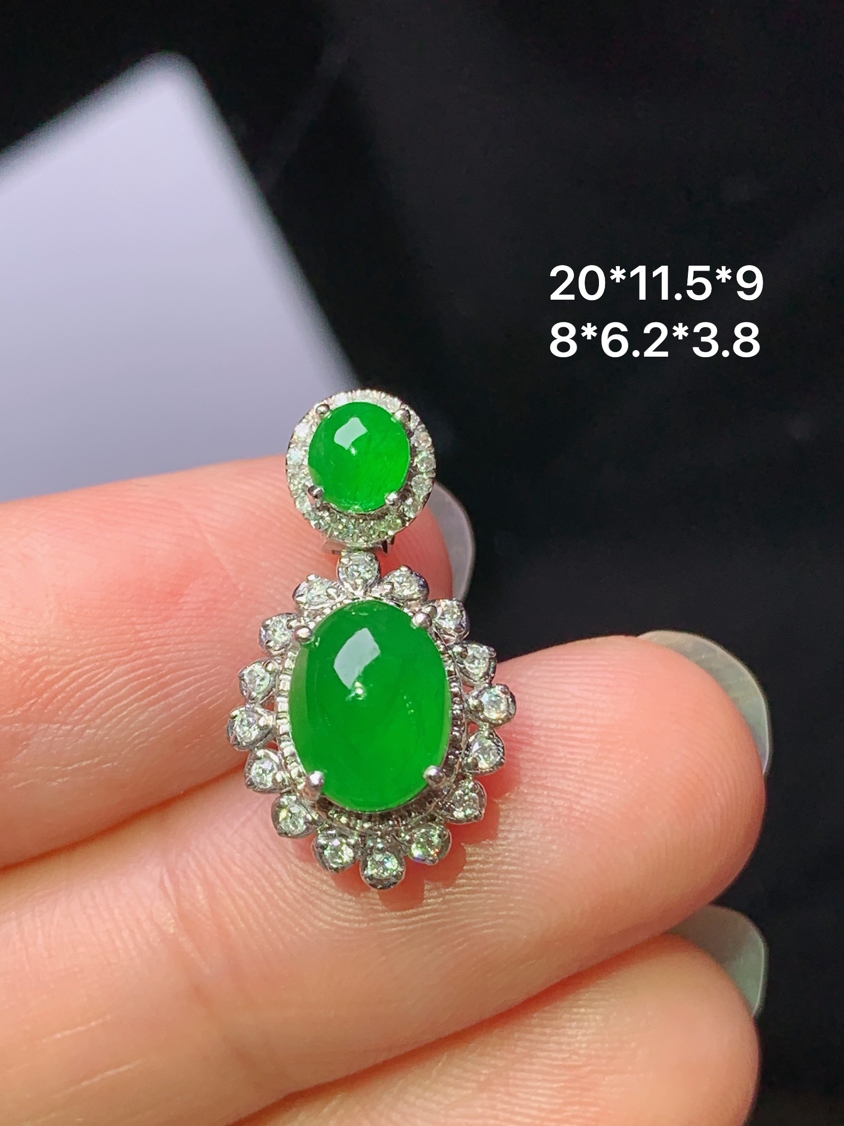 18k金钻镶嵌满绿蛋面吊坠 玉质细腻 色泽艳丽清新 水润亮眼 整体尺寸20*11.5*9 L2