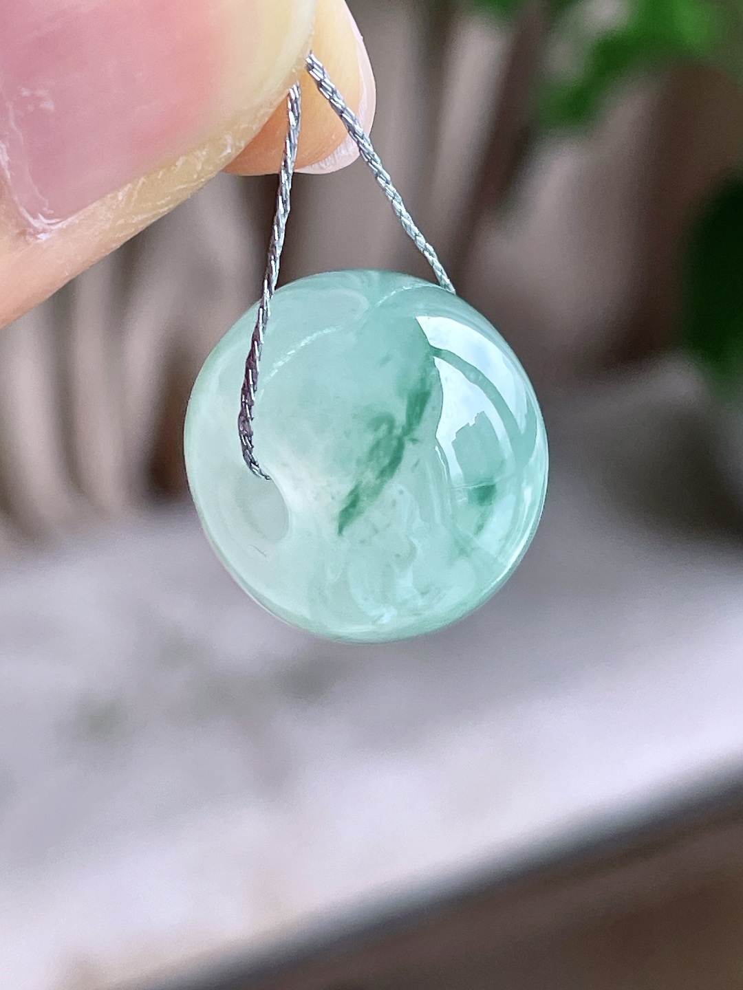 【珠子】冰种飘花路路通吊坠 【说明】缅甸 性比高 【尺寸】17-12.7mm 【重量】8克