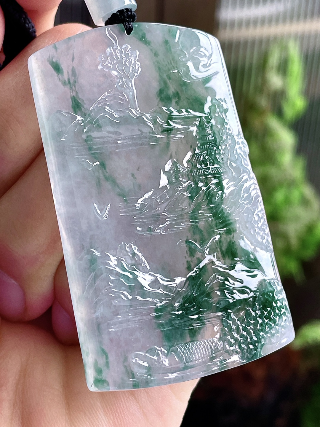 【裸石】冰种飘花山水牌大山水牌吊坠 【说明】缅甸 无裂 性比高 【尺寸】63.3-39.8-5.5 【重量】40.5克