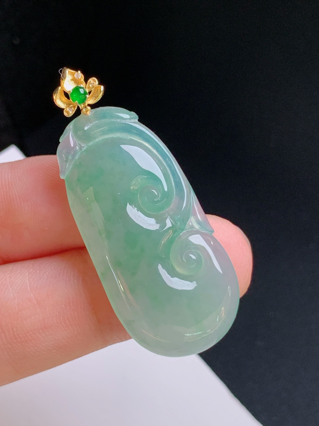 ️ 冰飘绿如意吊坠，胶感通透，花色清雅，万事顺遂 裸石34.7-17.5-5 整体42.6 530