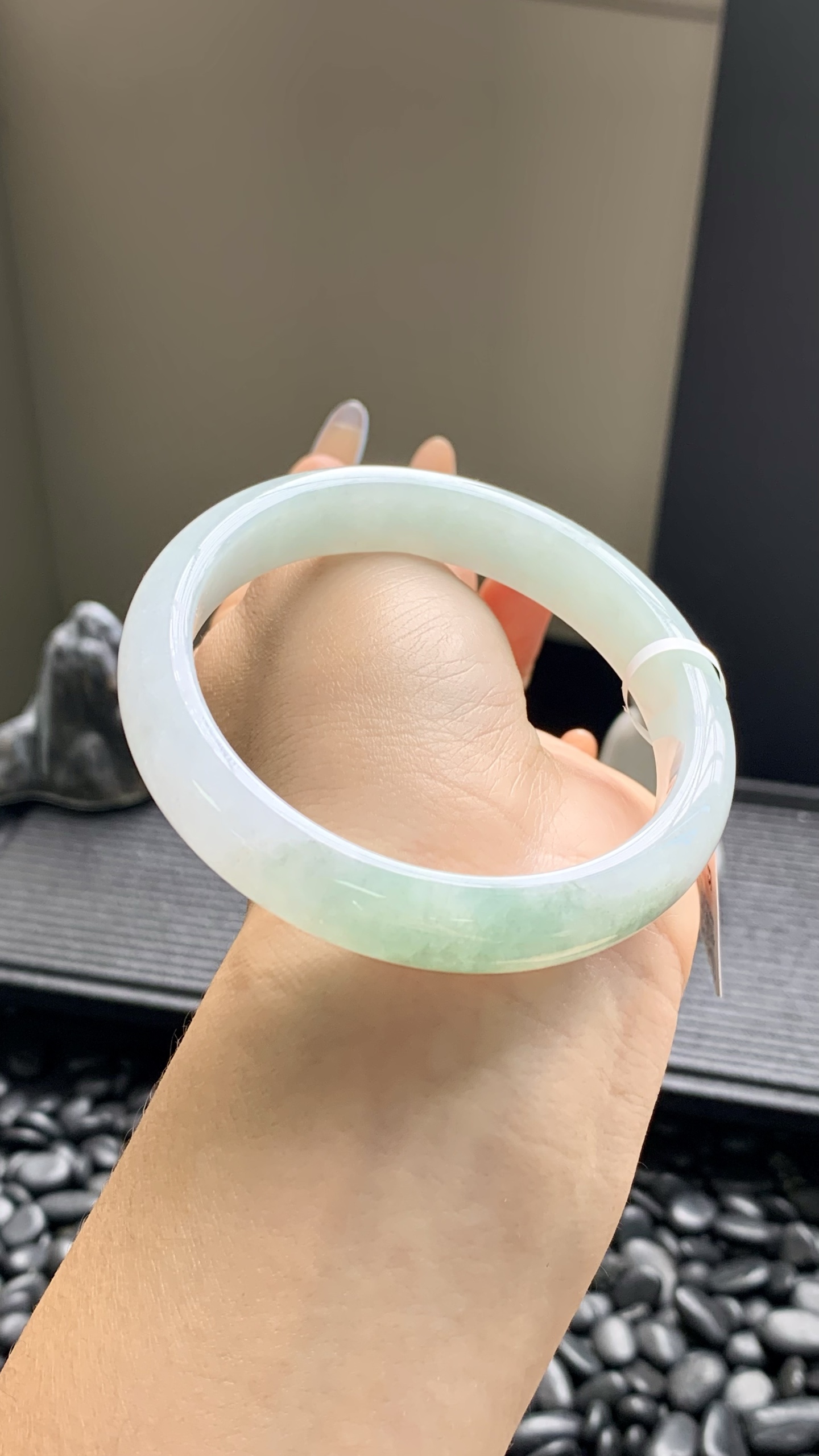 冰晴飘绿正圈手镯成品 HYY-9866 尺寸：58-11.5-7.5