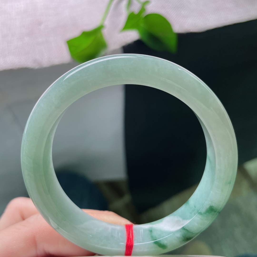 54.2/12/8.3飘花正圈，花在玉中开，光在腕间落，不动声色的感。无裂，ss59162a