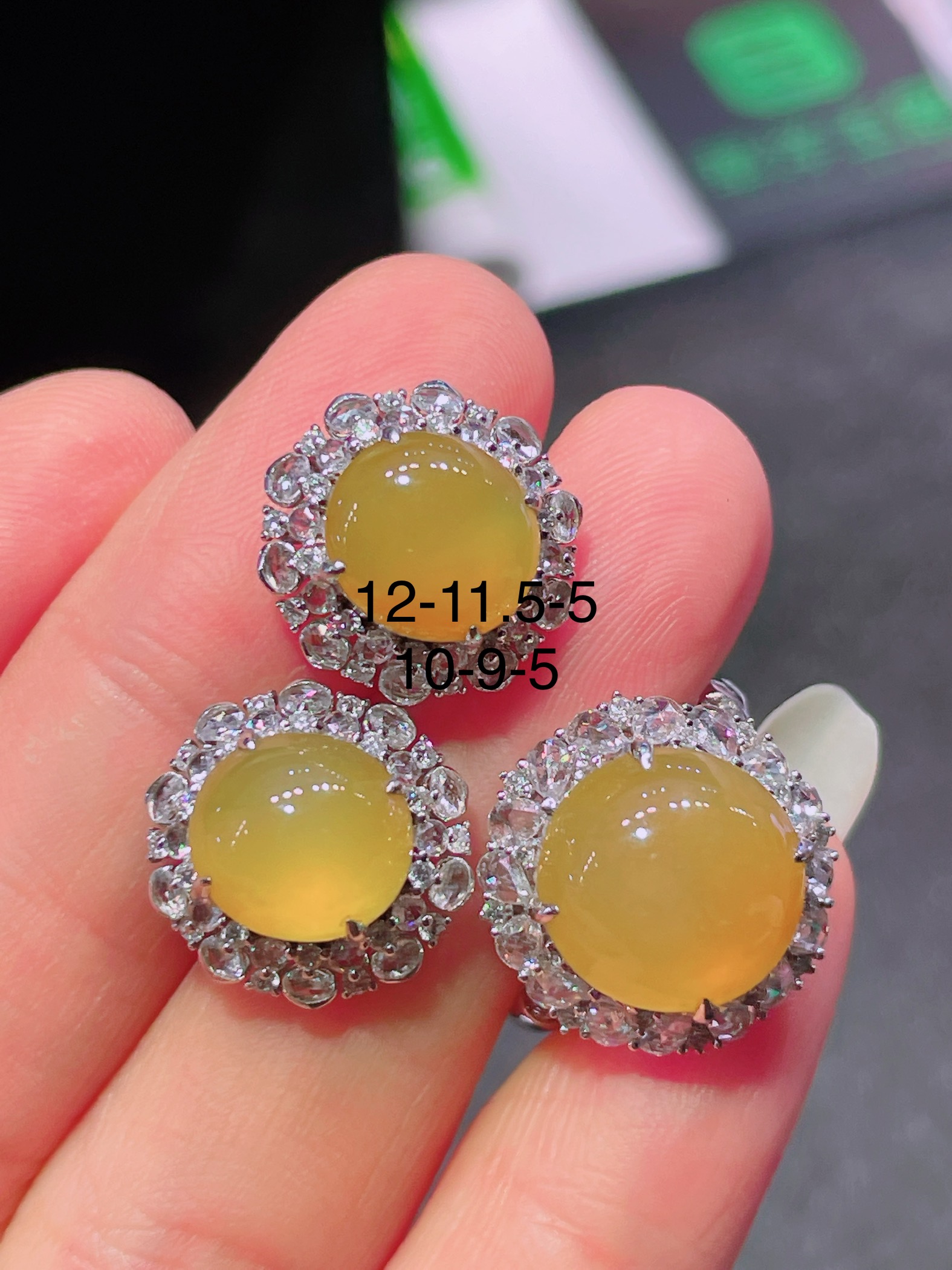 ️高冰黄翡蛋面套装，晶莹剔透，新颖时尚，无裂，12-11.5-5