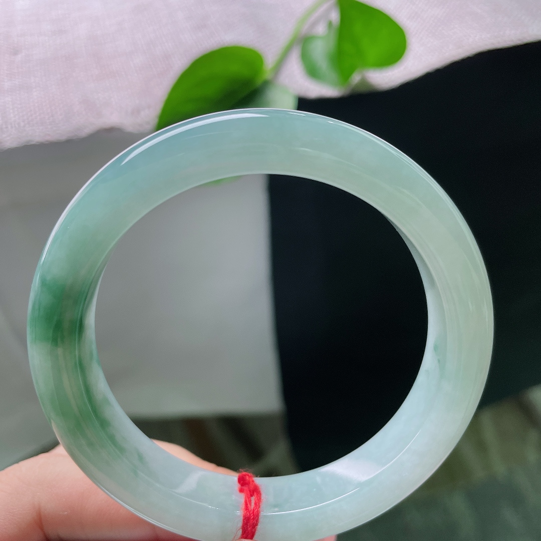57.3/12/9，飘花正圈，是前大自然随手画下的一笔水墨，不争不抢，却最是动人。无裂，ss59137a