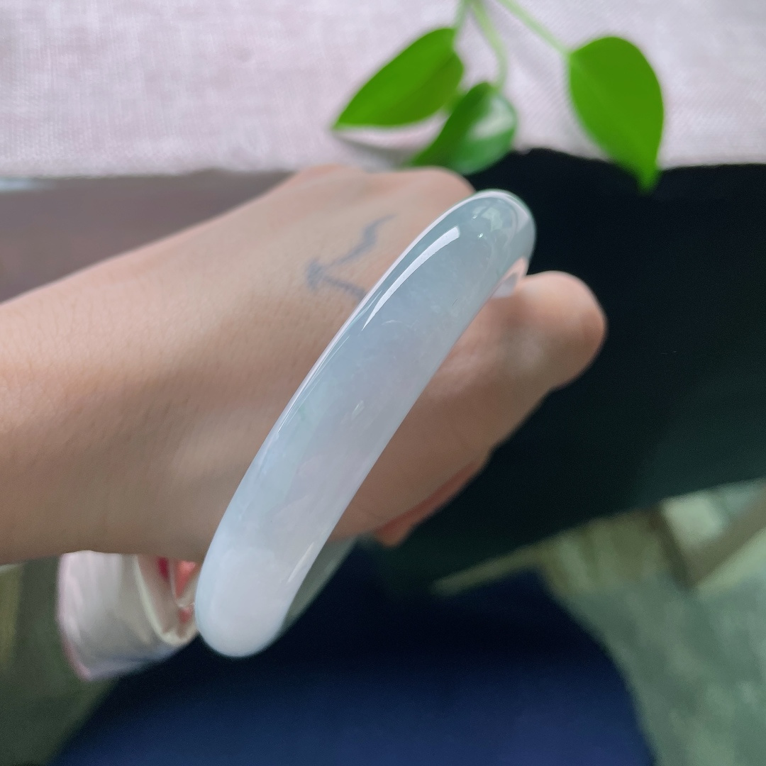 59/11.6/9.2，蓝底正圈，棉线，冰飘蓝正装平安镯，清透冰底晕开蓝花，如烟似雾，清冷感拉满。ss58800a