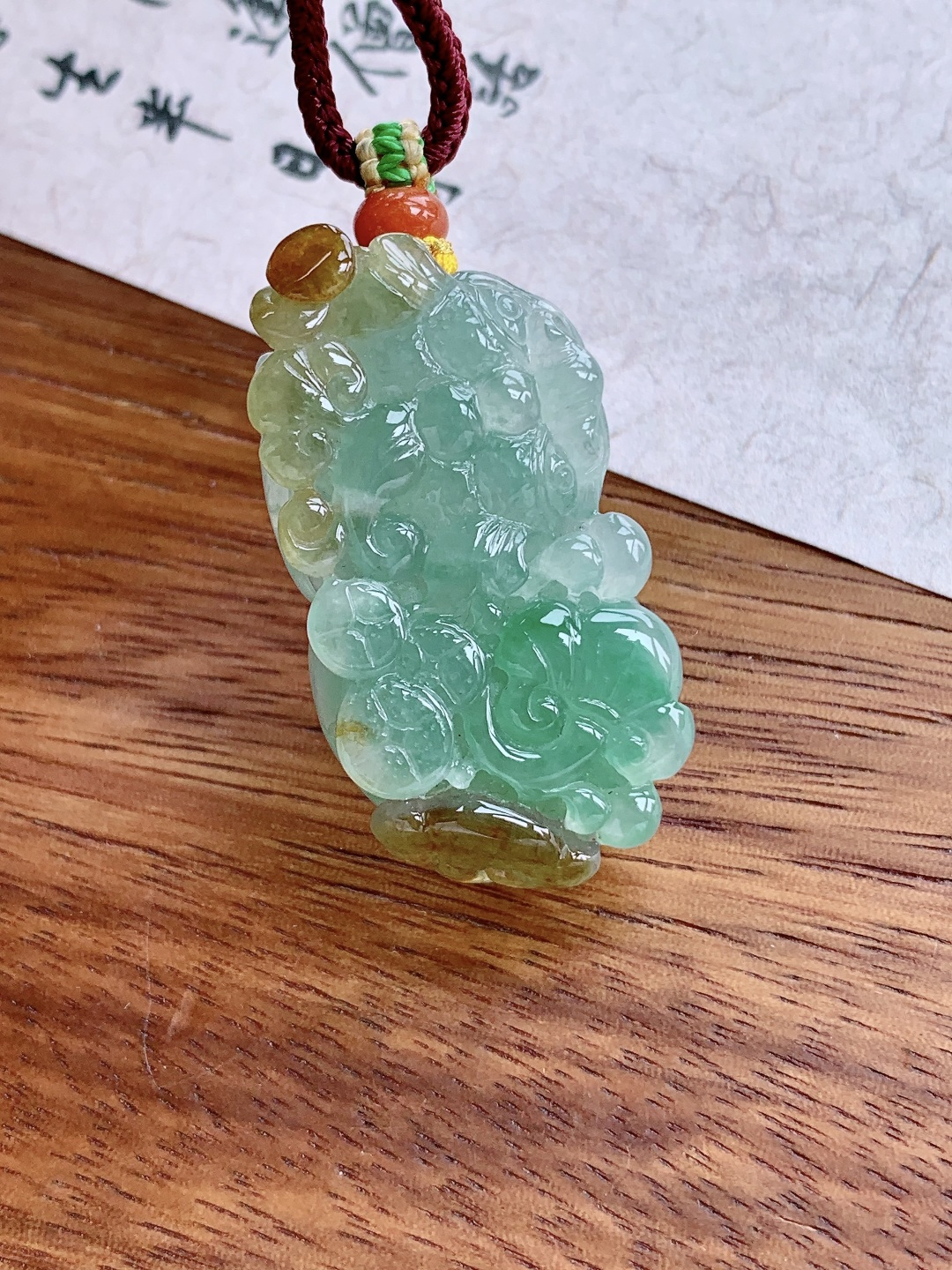 【裸石】冰晴绿貔貅飘黄翡貔貅吊坠 【说明】缅甸 性比高 超厚 【尺寸】43.6-21.8-12 【重量】23.2克