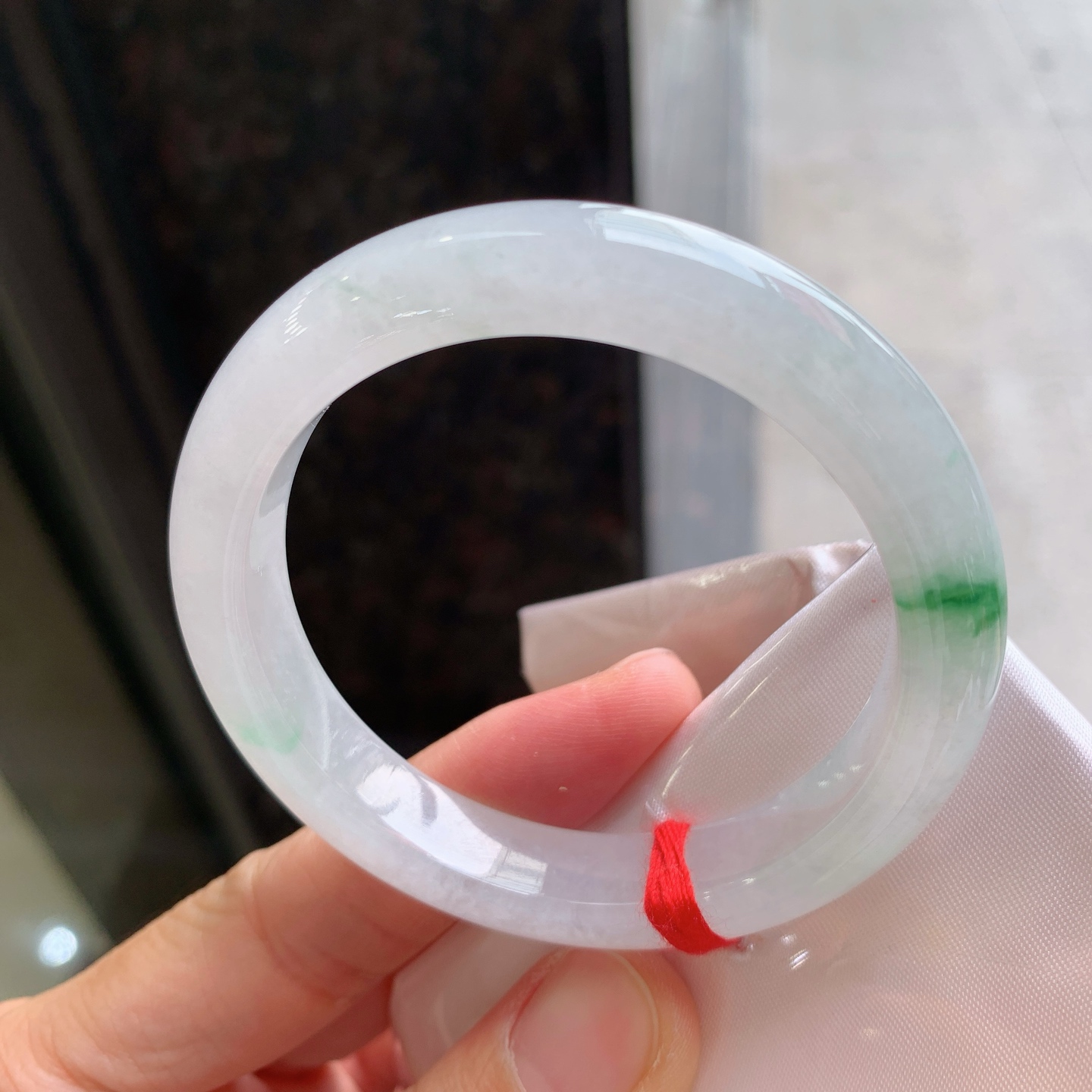 正圈飘绿 无裂 尺寸：52/10.6/8.1 细腻