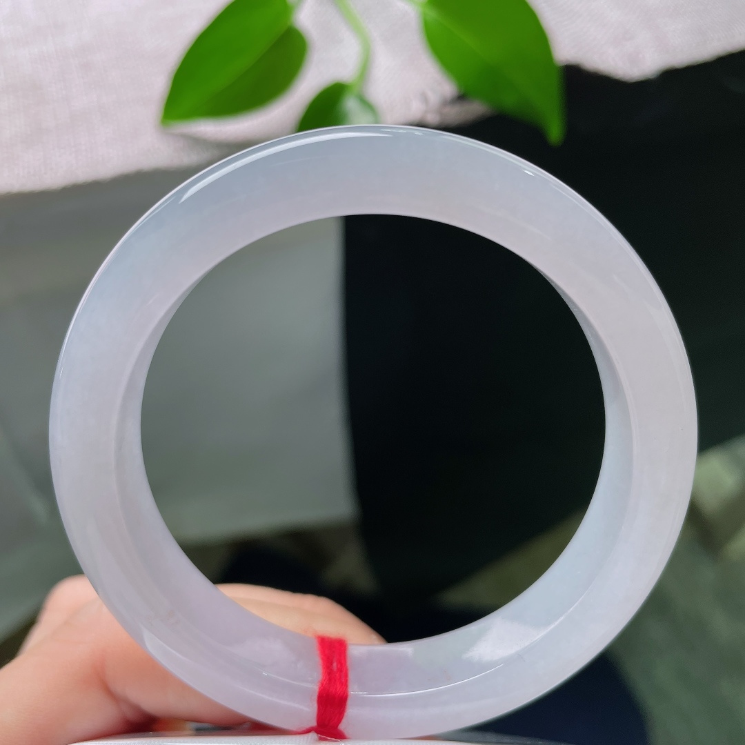 56/12.1/8.7，冰紫正圈，晶莹剔透，种老，底子细润，柔亮，佩戴温柔仙美，无裂，ss59152a