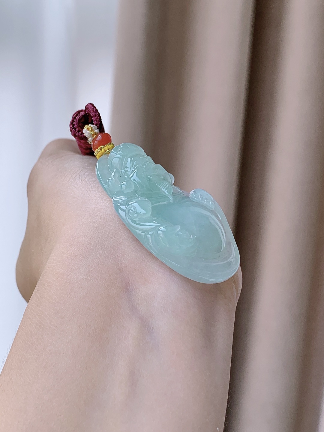 【裸石】冰晴底财神爷吊坠 【说明】缅甸 性比高 超厚 【尺寸】48.6-30.4-11.4 【重量】31克