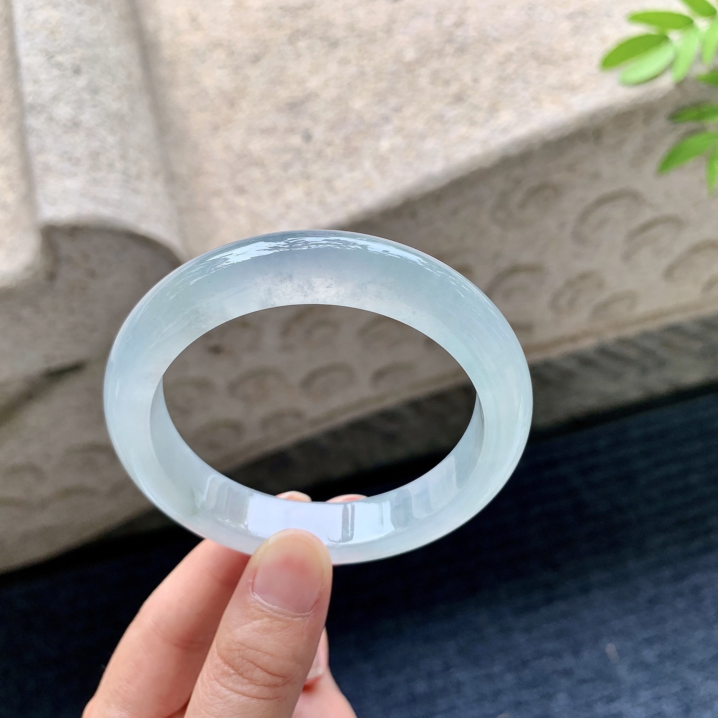 正圈55 56 圈口56.5/12/8.7 编码BA091724 冰糯底色，水润，种老，细腻，有沙眼扣手