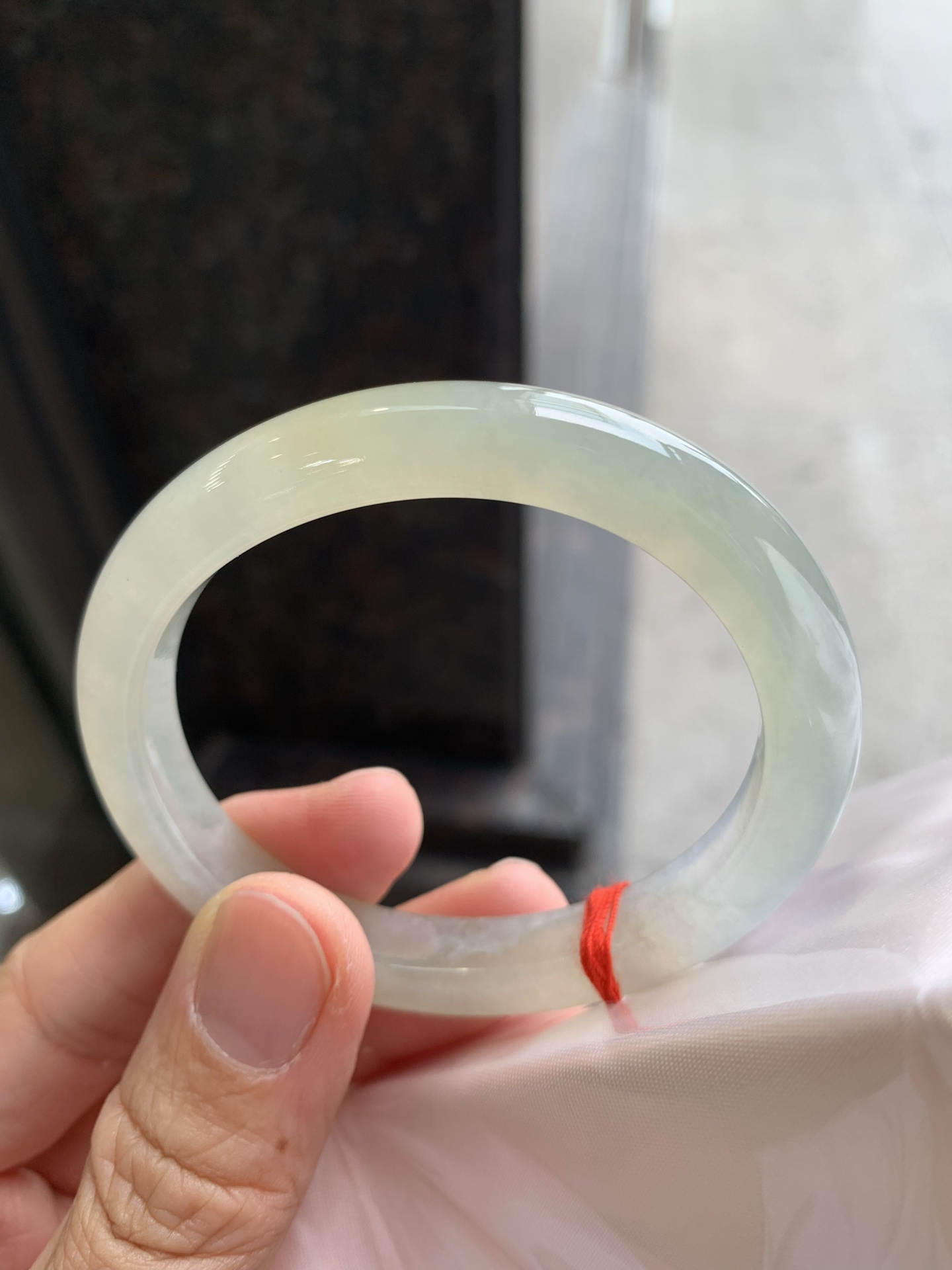 贵妃冰黄翡 微细纹 尺寸：55.7/47.5/8.8/8 冰润