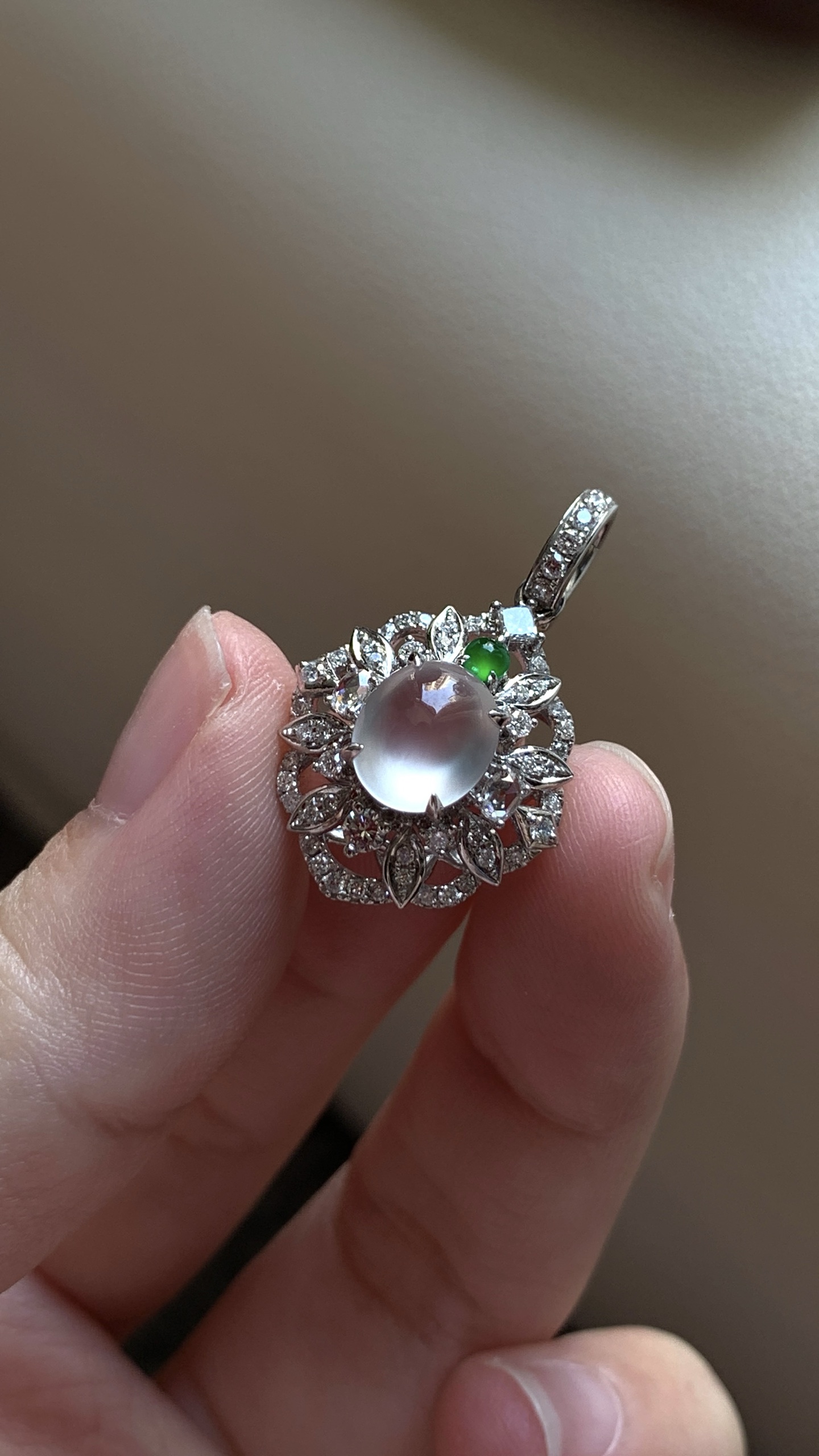 ️ 【18k金镶嵌蛋面吊坠】冰润水透，种老细腻起荧 尺寸：成品；25.7*16.3*11，裸石：7.8*7*2.5,a17916