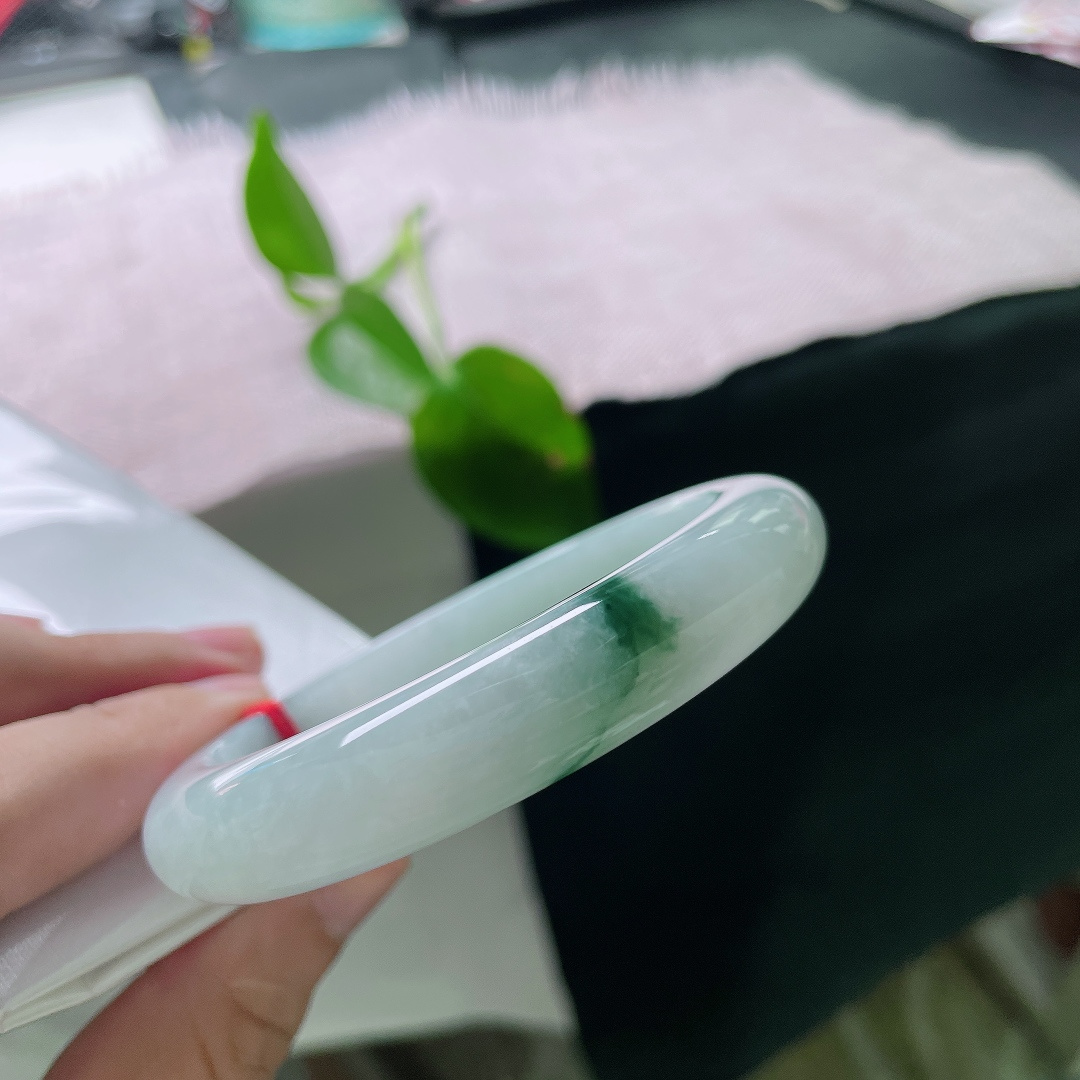 58.5/12.4/8.9，飘花正圈，无裂，风格低调恬静，简约无过多修饰，耐看不过时。ss59192a