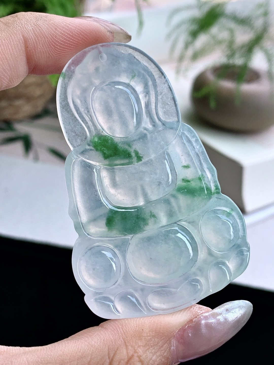 【裸石】️冰飘绿花正装观音牌大观音吊坠 【说明】缅甸 性比高 飘花 【尺寸】64.2-41.5-5.8 【重量】26克
