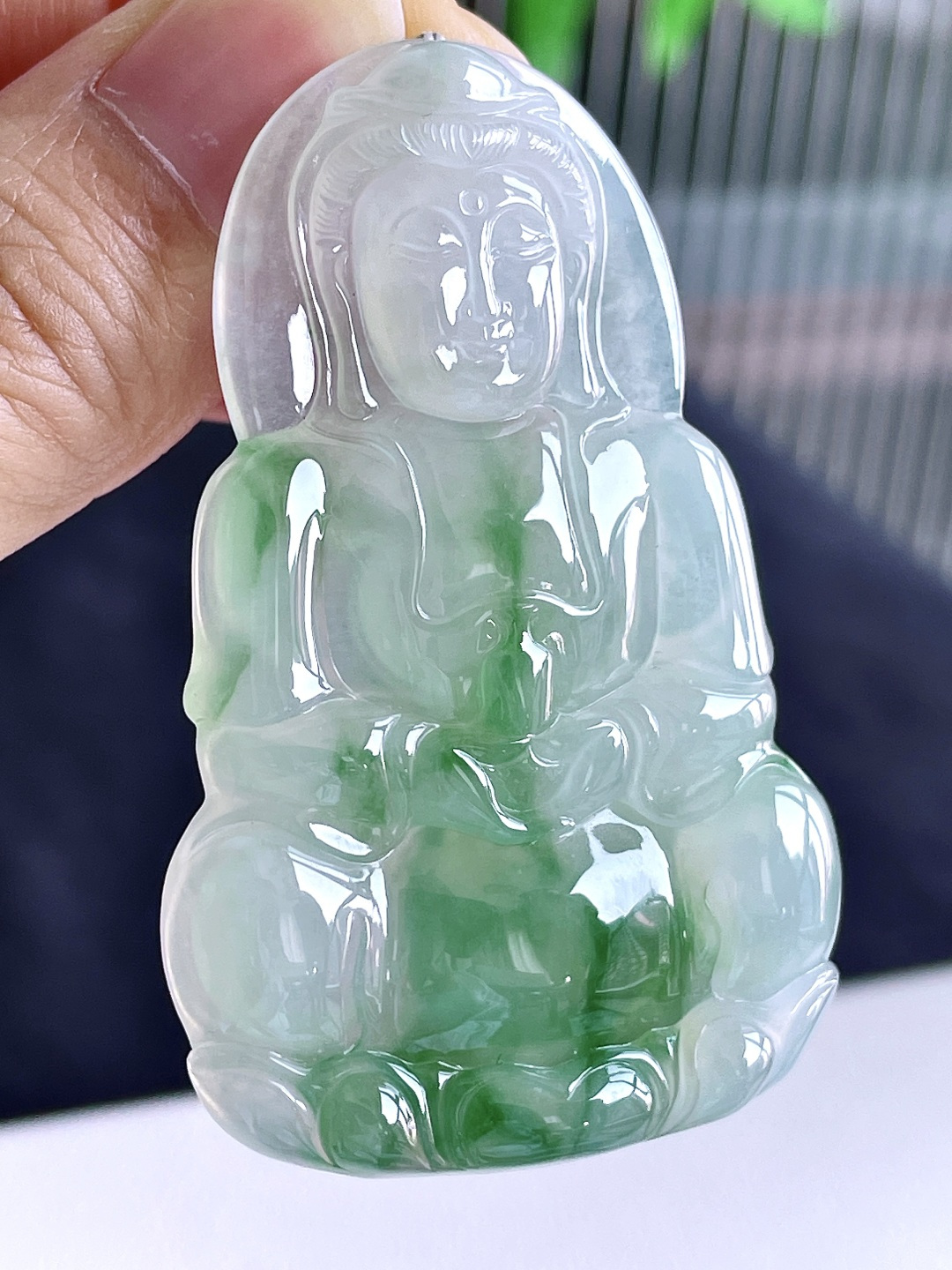 【裸石】冰飘花观音大正装观音吊坠 【说明】缅甸 无裂 性比高 【尺寸】58.4-37.5-5 【重量】20克