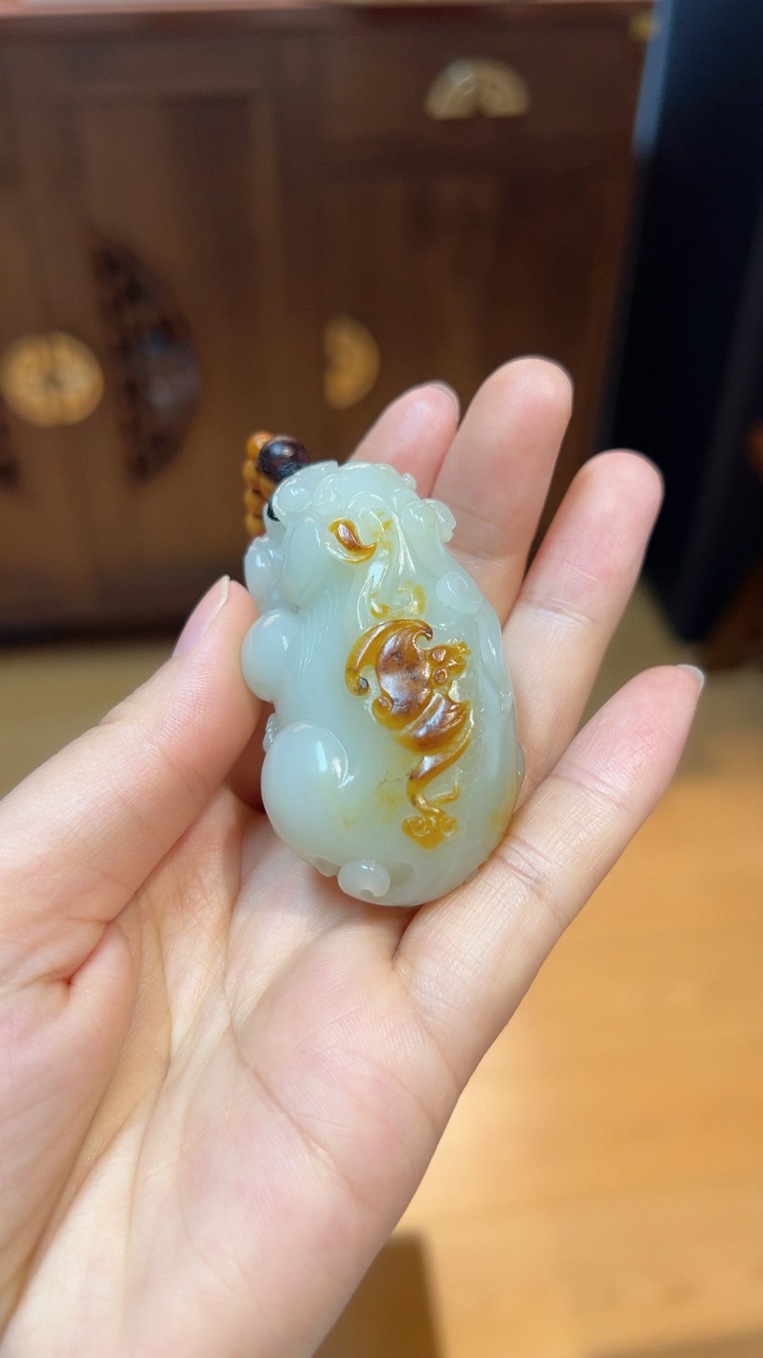 籽料·红皮貔貅（把玩件）

重73.8克 尺寸59*33*28.6m m