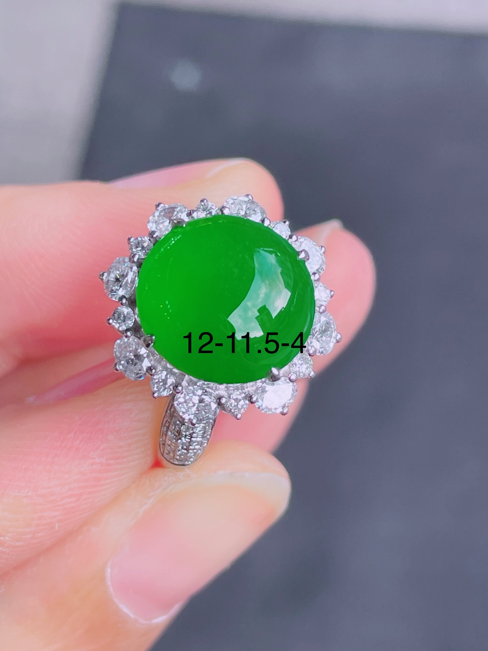 ️高冰绿蛋面戒指 晶莹剔透，新颖时尚，珠光宝气，12-11.5-4