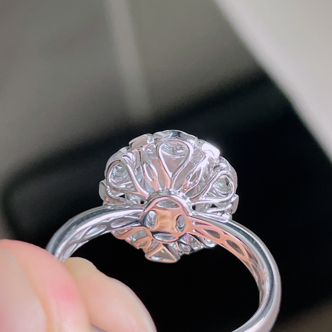 ️ 冰种满绿蛋面戒指 缅甸，色泽鲜艳，种老水润，18k金镶嵌 裸石：8.8/7/2.5 圈口：14#