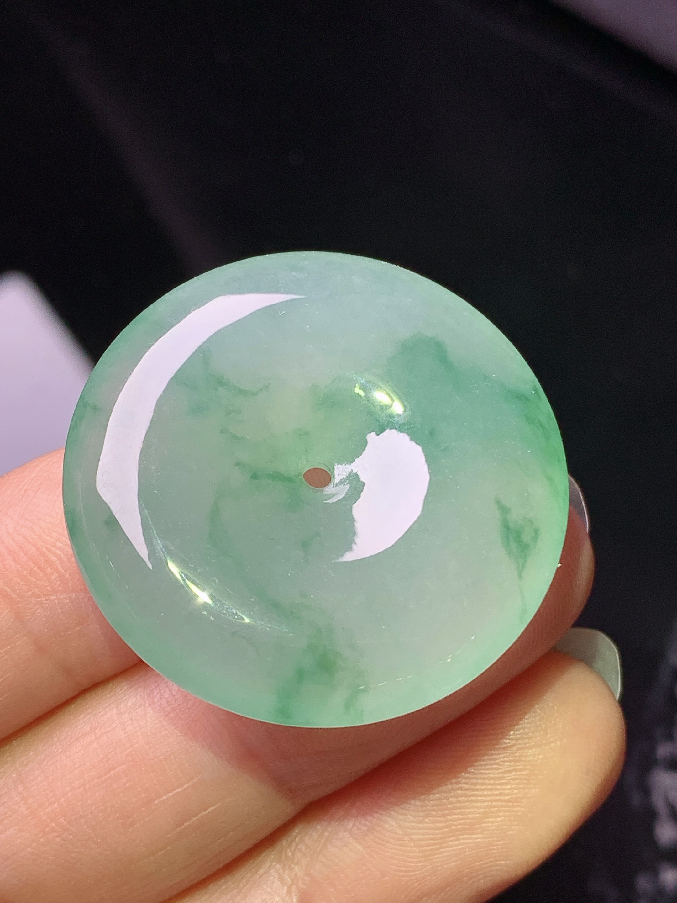 飘绿平安扣吊坠 玉质细腻 色泽艳丽清新 水润亮眼 整体尺寸30.3*6.8 c6