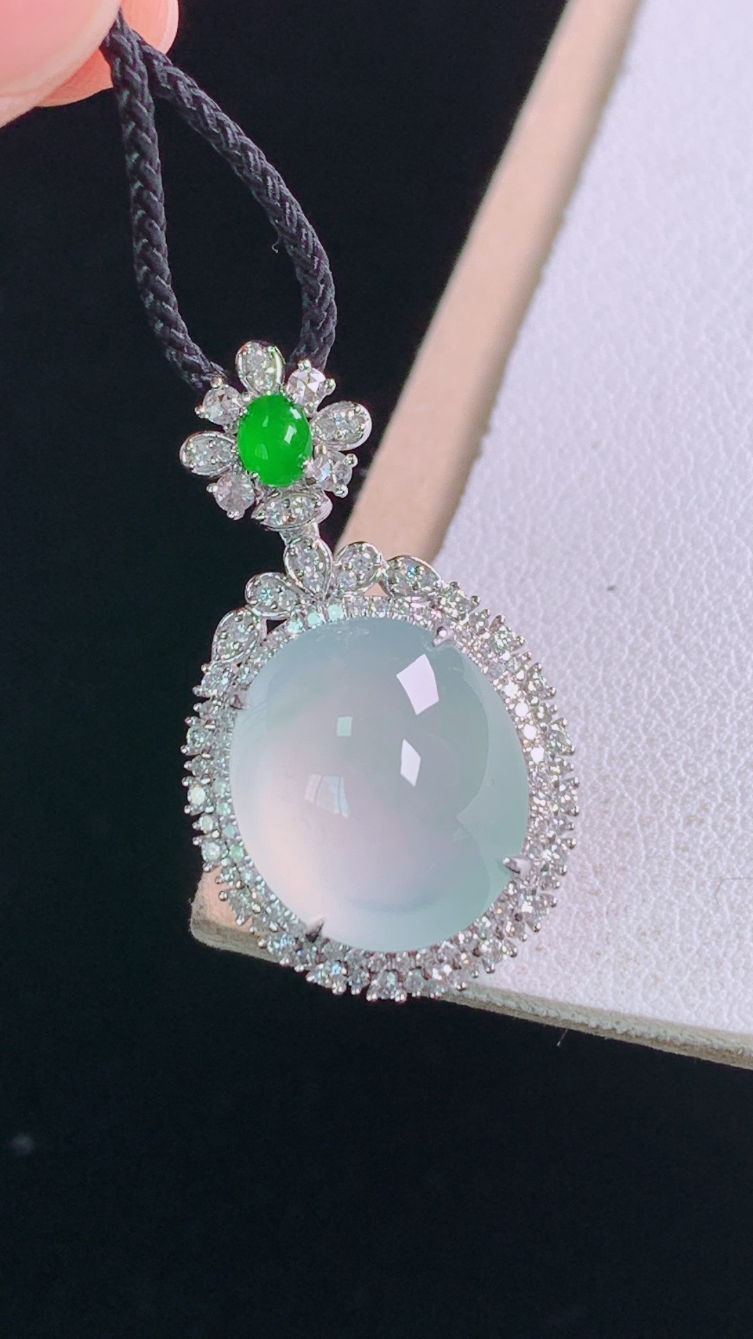 ️高品质，冰种蛋面吊坠，18K重金镶嵌，种水，晶莹剔透，无裂，尺寸:28.7-16.6-10.8/裸石13.7-11.9-6.5mm 14
