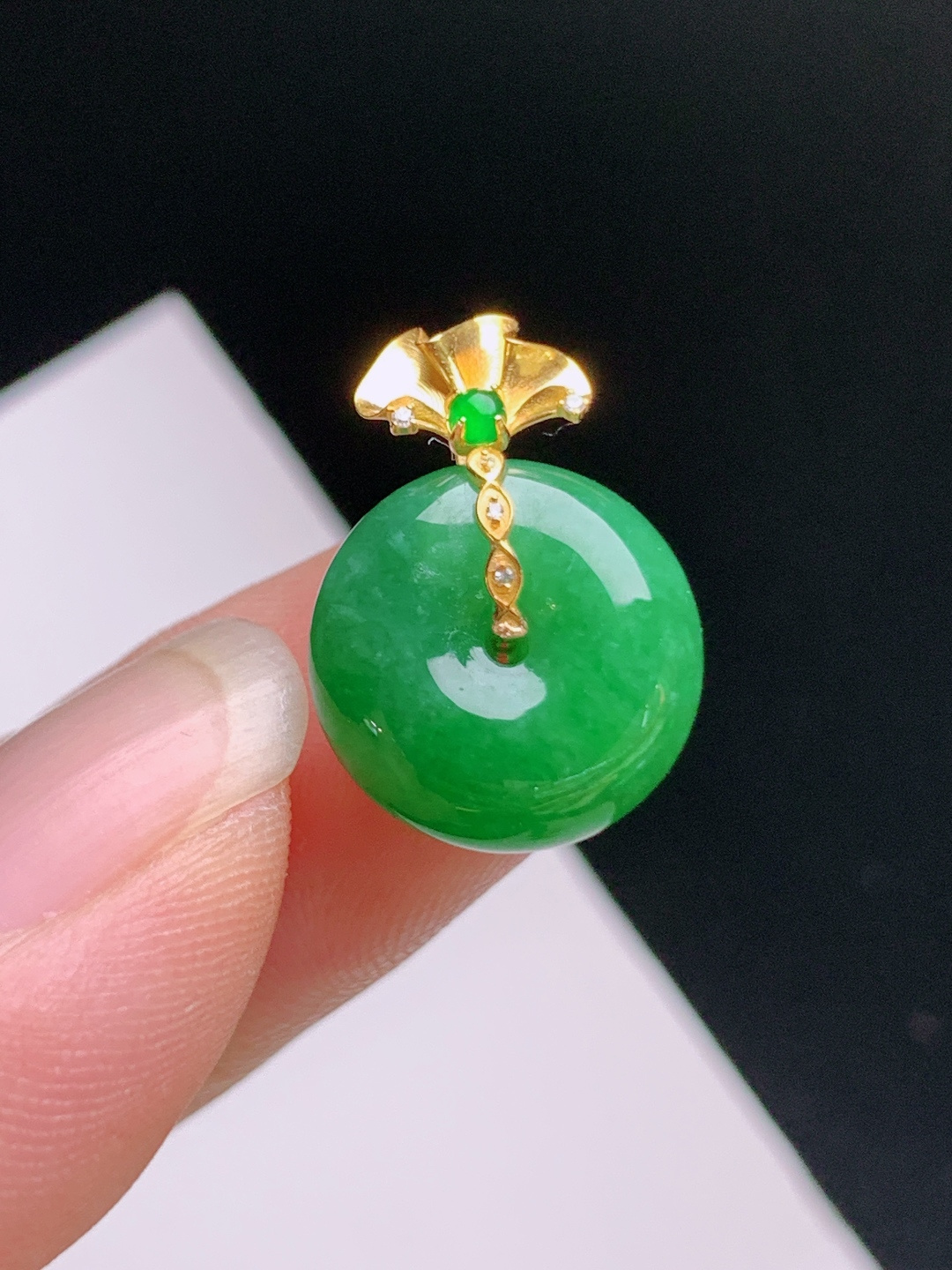 ️ 正阳绿平安扣吊坠，色浓饱满，银杏金扣，圆满吉祥 裸石13.3-6.5 整体18.5 42