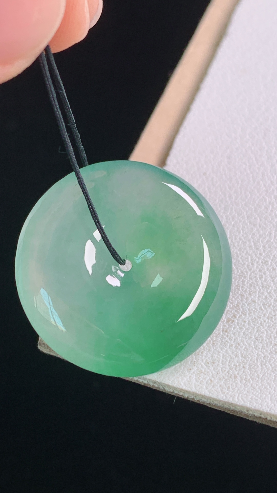 冰晴平安扣 种色俱佳，胶感十足，无裂，尺寸:24.9-6.0mm 14