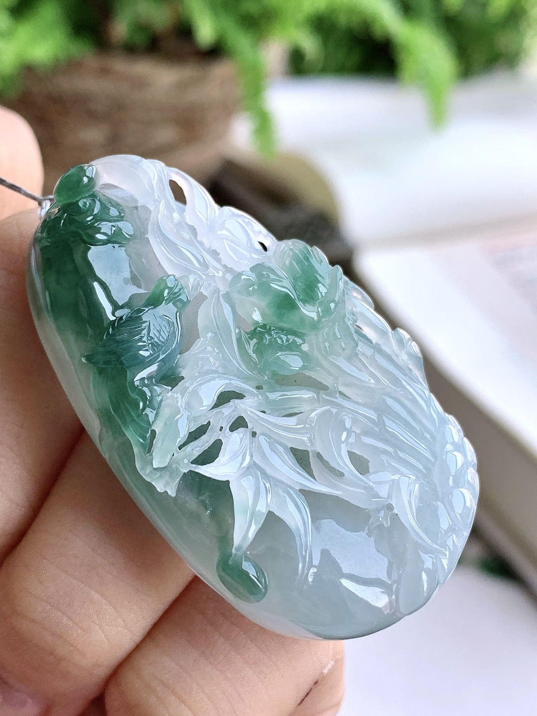 【裸石】️糯冰飘花喜上眉梢竹子竹节吊坠 【说明】缅甸 性比高 超厚 【尺寸】48.8-29.8-10.2 【重量】31.2克