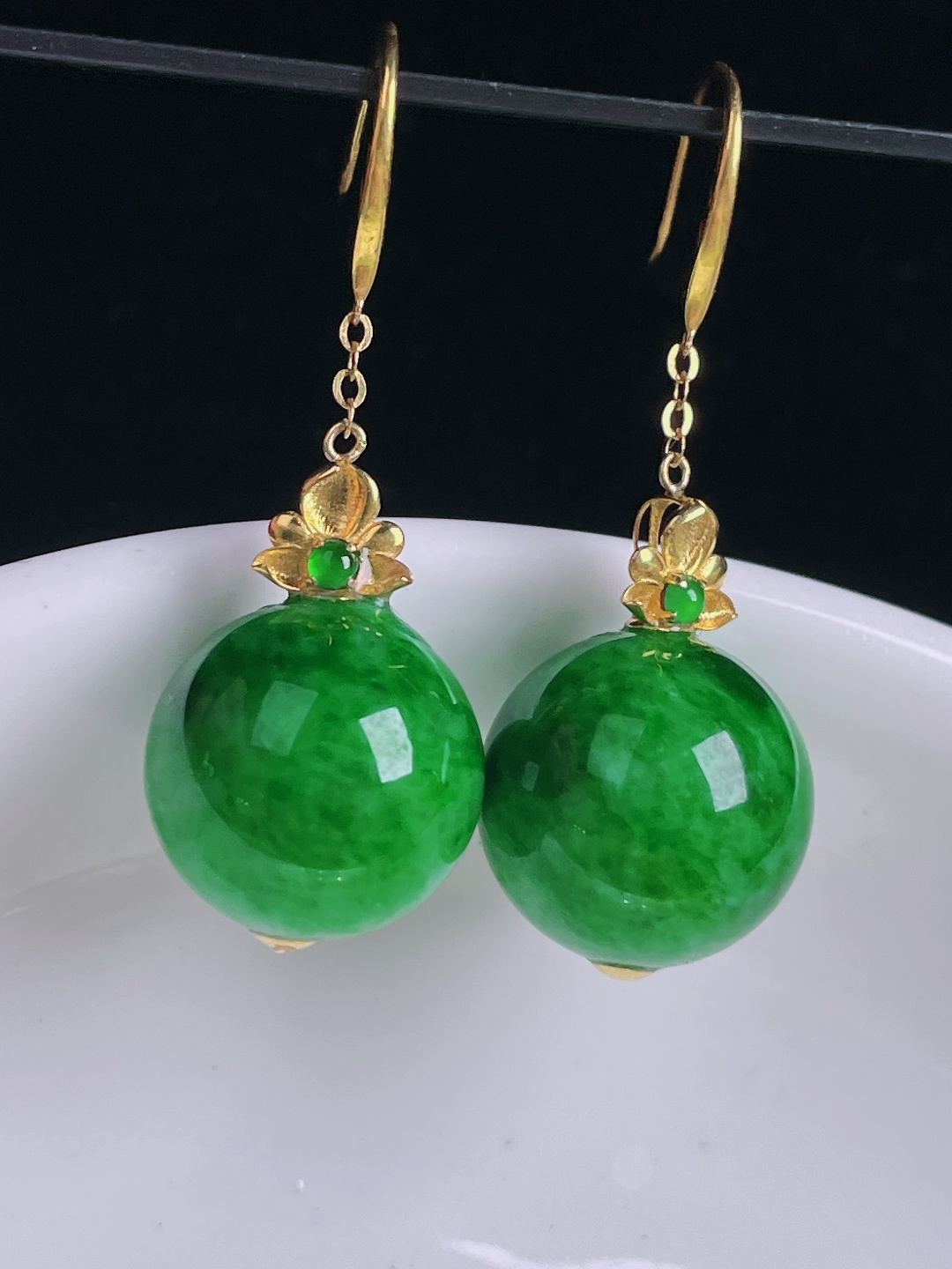 辣绿耳坠，18k镶嵌，老种起光，细底通透，尺寸：裸石12.6mm0917