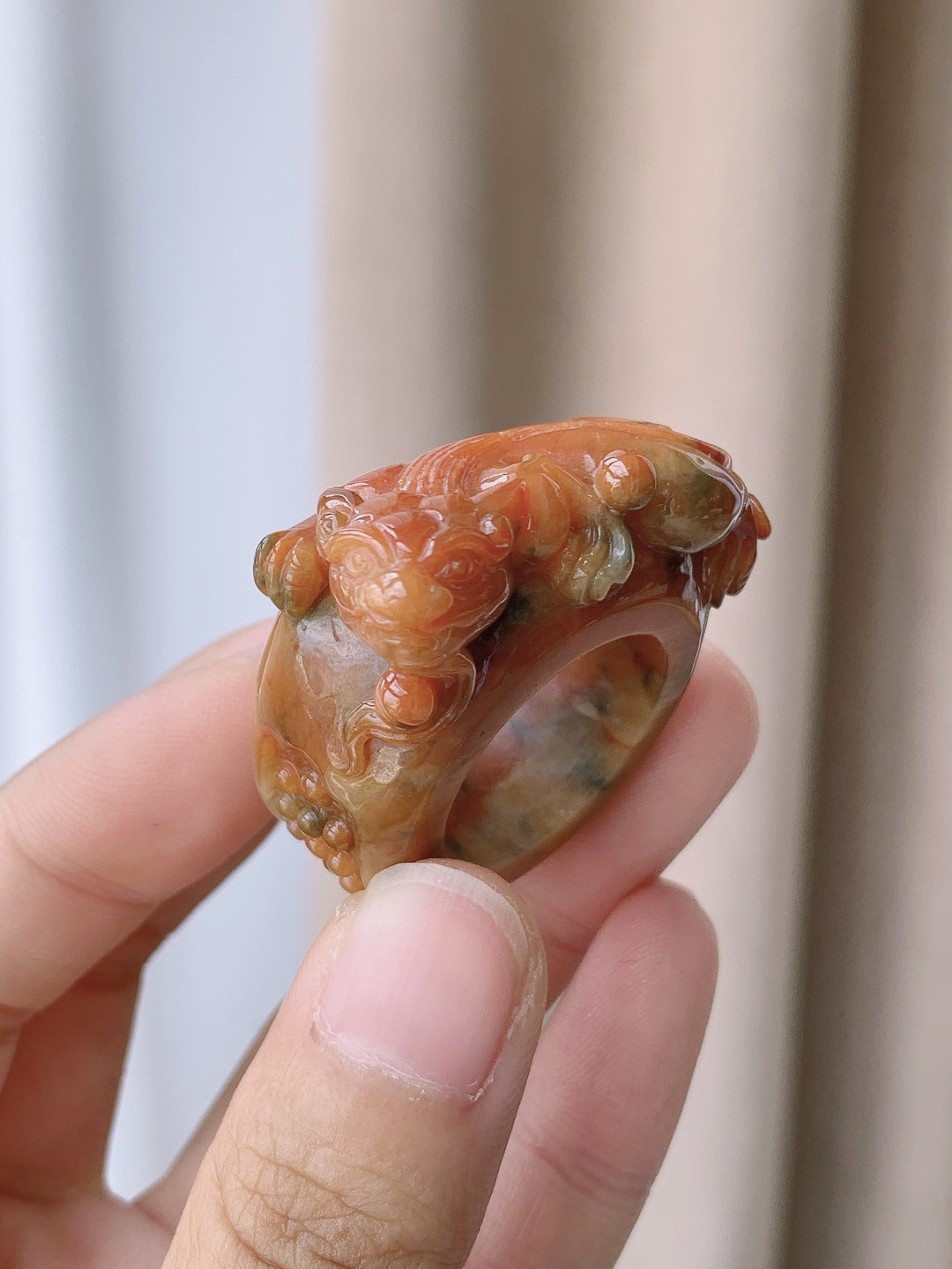 【裸石】冰红翡貔貅戒圈扳指 【说明】缅甸 性比高 立体 超厚 【尺寸】17.7-18.3 【圈口】23号 【重量】41.4克