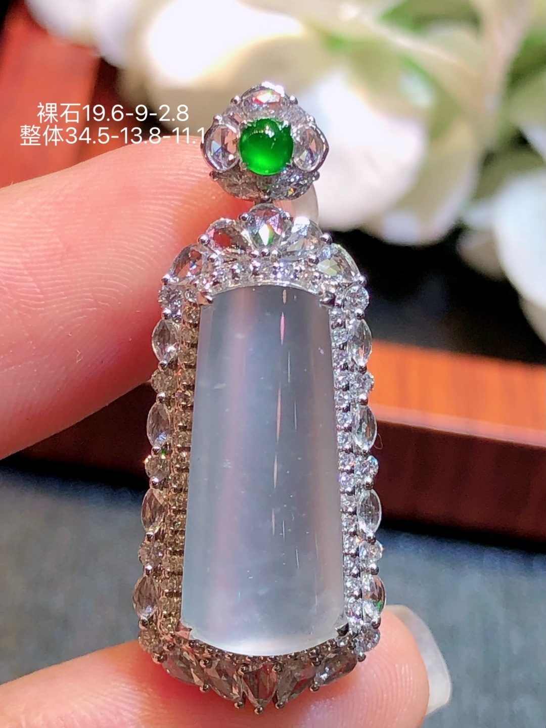 ️18K金镶 茅台白无事牌吊坠 无裂 水润色艳 品相饱满 配送银链苹果拍摄，实物更好看，19.6-
