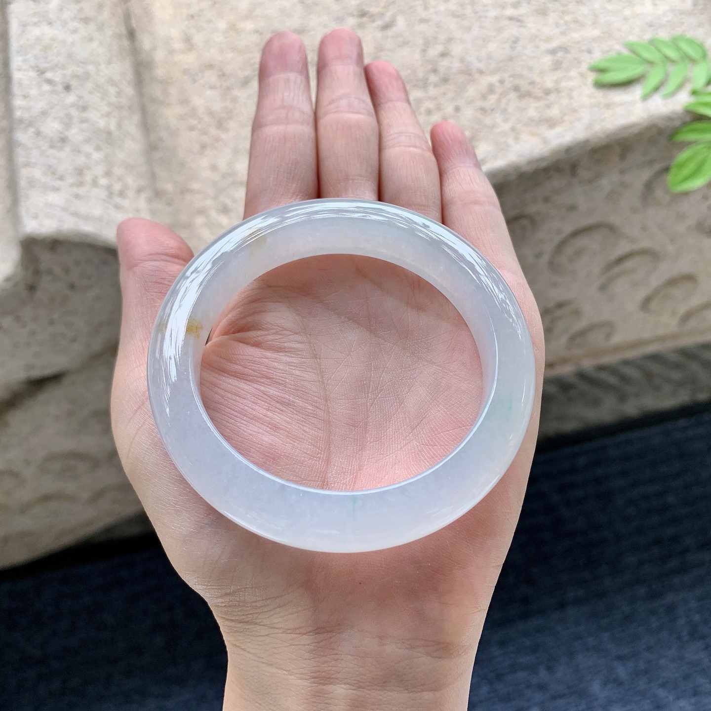 正圈54 55 圈口55.4/12/9 编码WW090834 糯冰飘绿，水润，种老，细腻，打灯有棉线