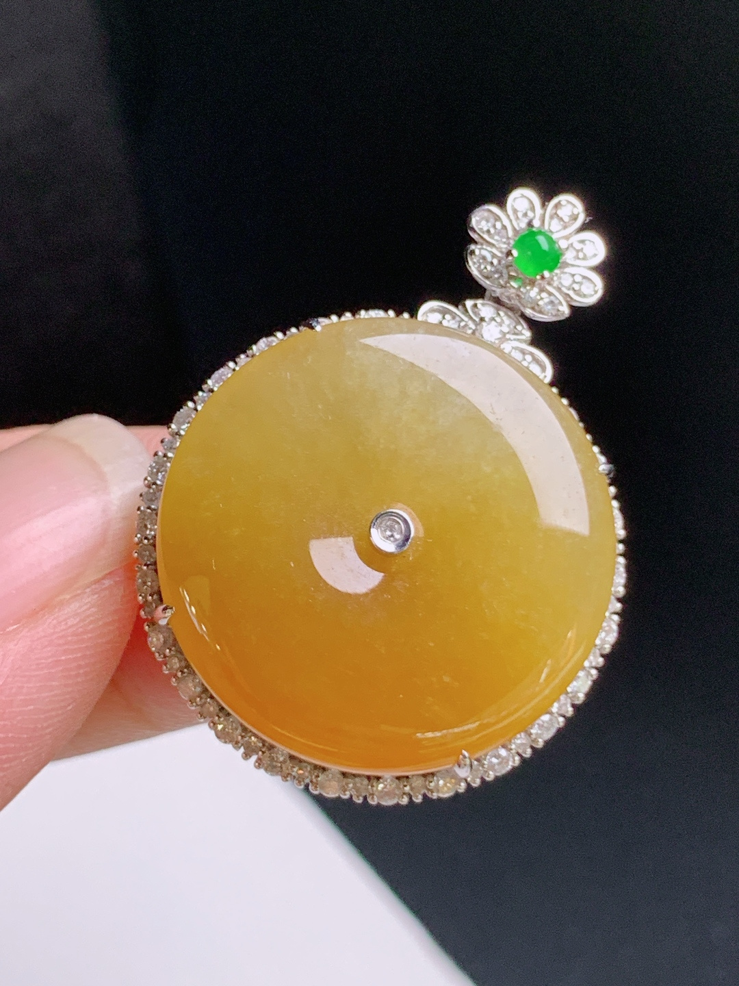 ️ 黄翡平安扣吊坠，色泽浓郁，豪镶钻边，富贵圆满