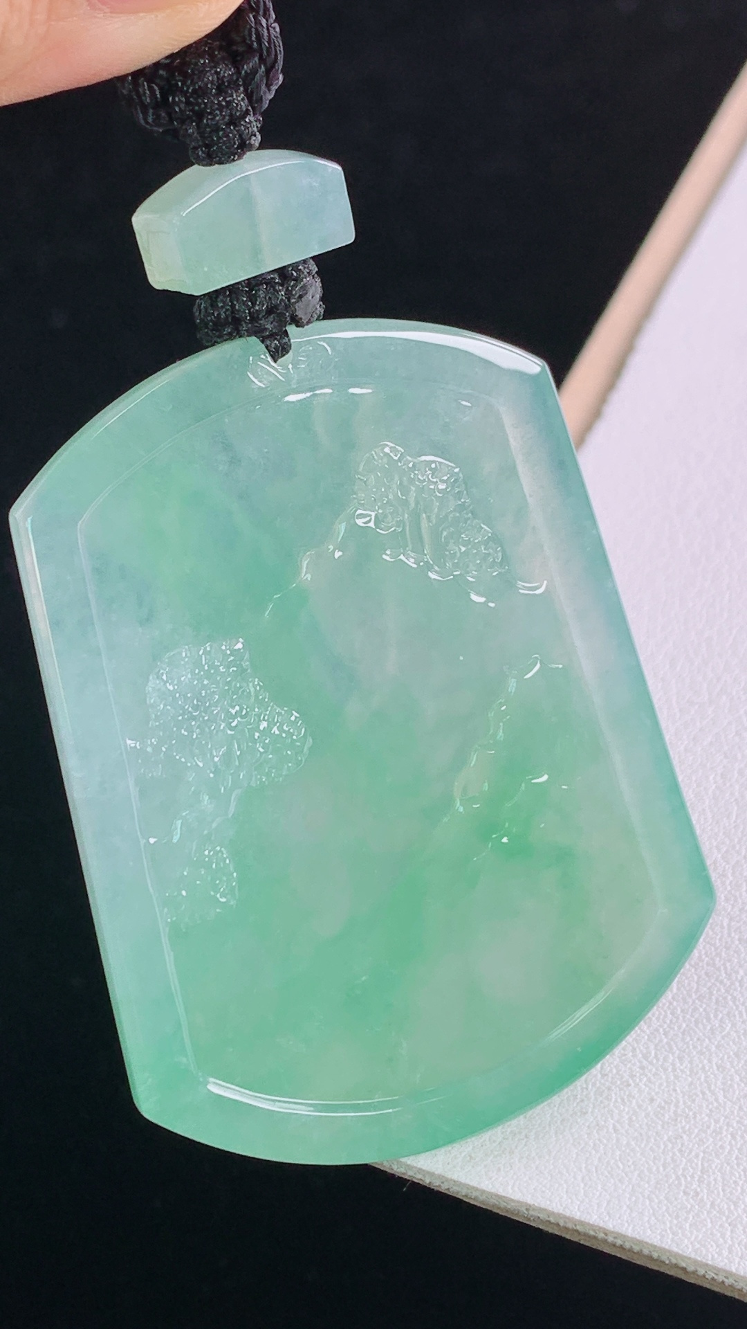 ️高品质 冰绿山水牌 种色俱佳，水润细腻，无裂 尺寸:54.3-41.2-6.1mm 14
