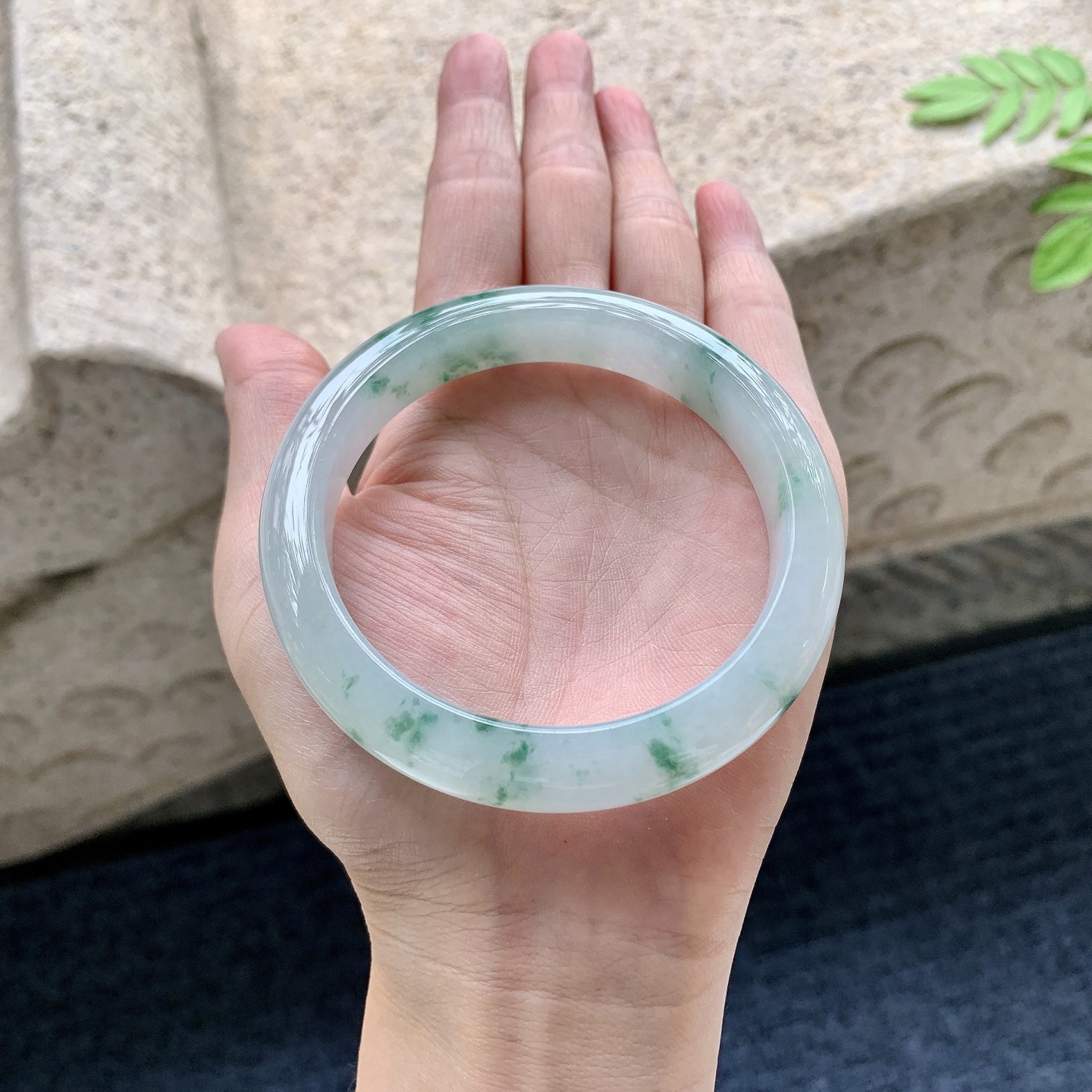 正圈58 59 圈口59/11.6/8.8 编码HJ090806 糯冰飘绿花，水润，种老，细腻，打灯有絮线