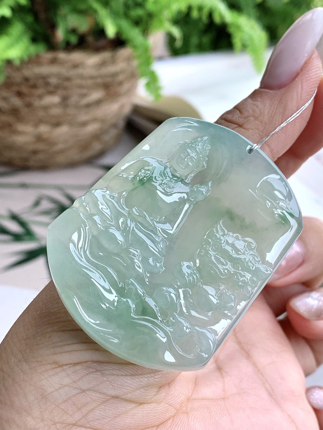 【裸石】️冰种飘花文殊观音牌吊坠 【说明】缅甸 性比高 厚装 【尺寸】54-42-6 【重量】32克