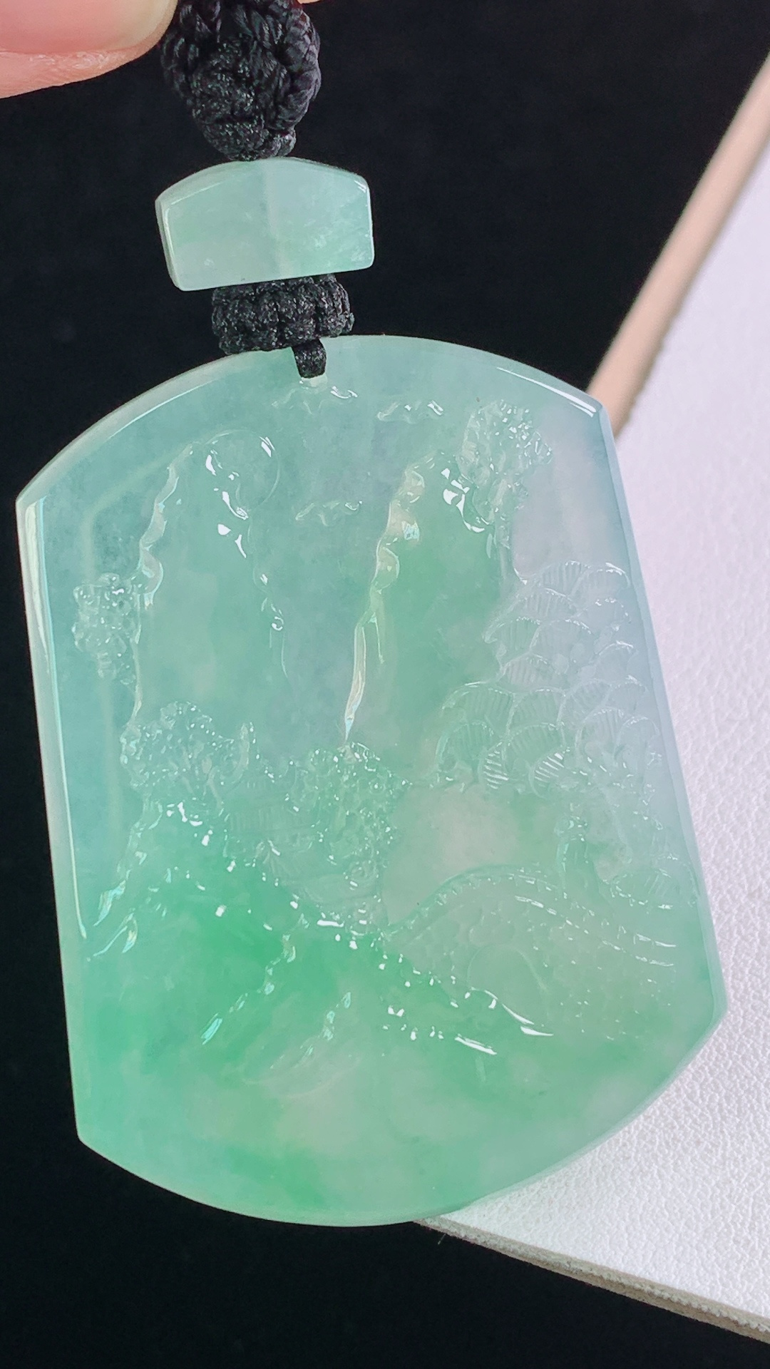 ️高品质 冰绿山水牌 种色俱佳，水润细腻，无裂 尺寸:54.3-41.2-6.1mm 14