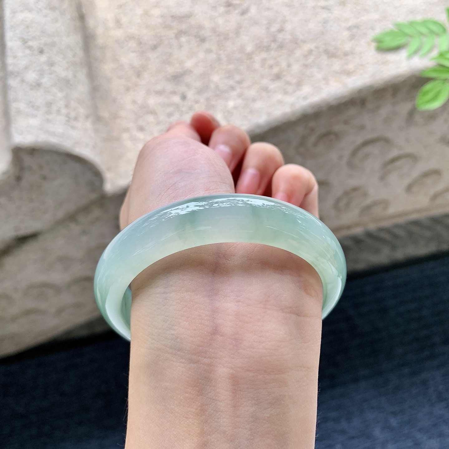 正圈56 57 圈口57.2/13/8 编码Q5090722 糯冰飘绿，水润，种老，细腻，无裂