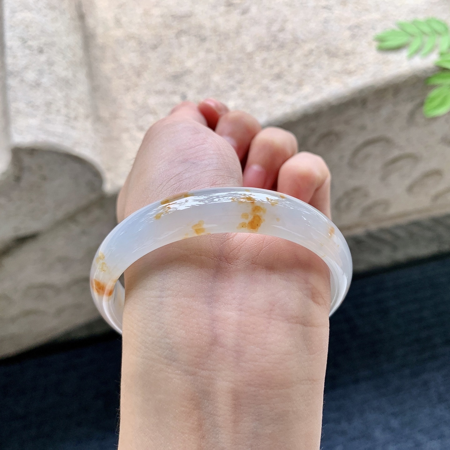 正圈56 57 圈口57.8/12.7/6.2 编码HJ090801 糯冰飘黄翡，水润，种老，细腻，无裂