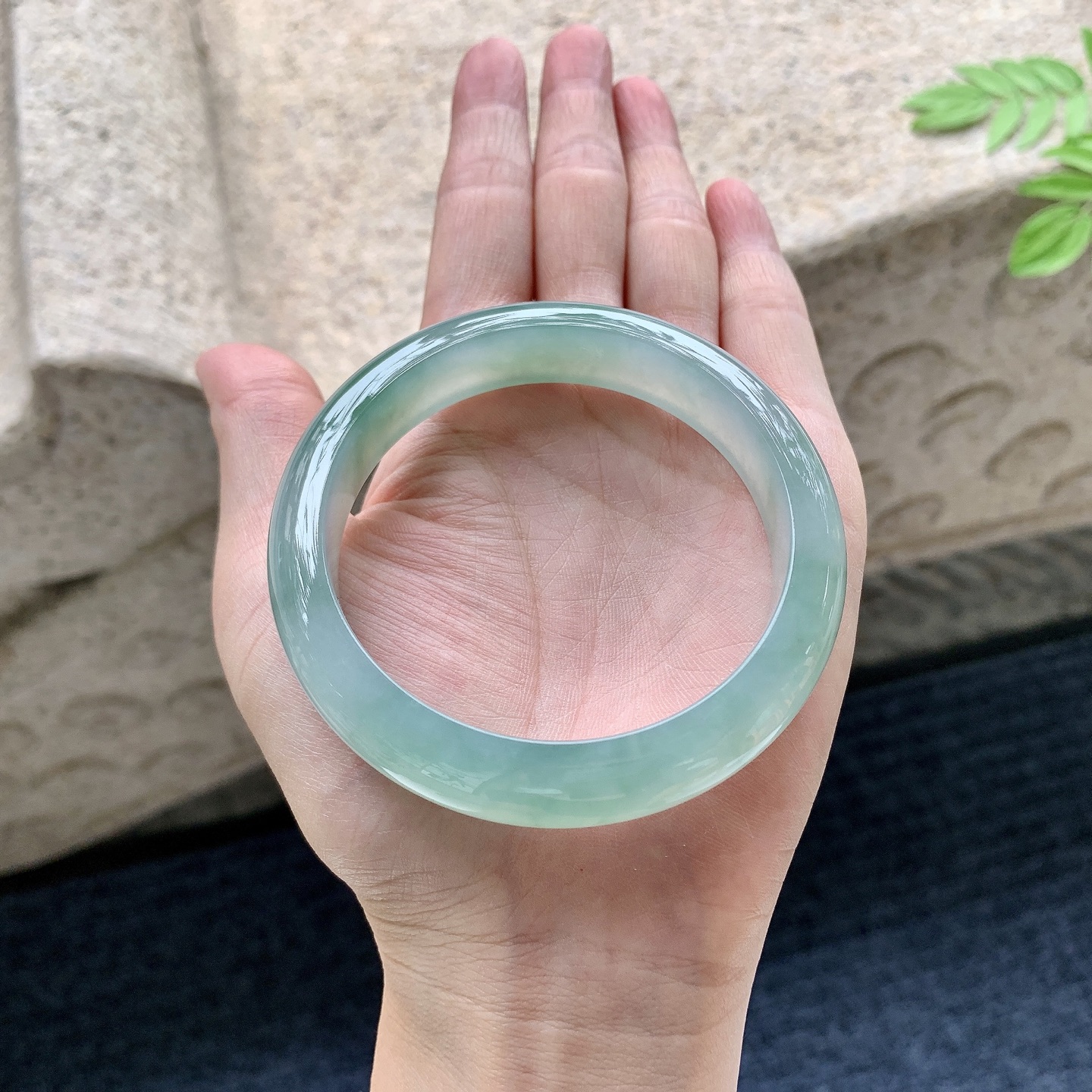 正圈56 57 圈口57.2/13/8 编码Q5090722 糯冰飘绿，水润，种老，细腻，无裂